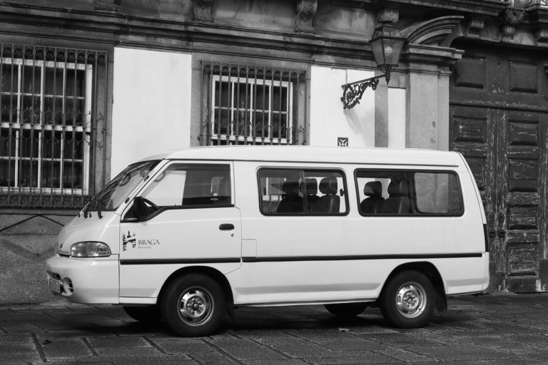 Zarządzanie przestojem we flocie – dlaczego kompleksowa obsługa powypadkowa to czysty zysk?